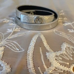 Tory Burch leather wrap bracelet leather hardware details